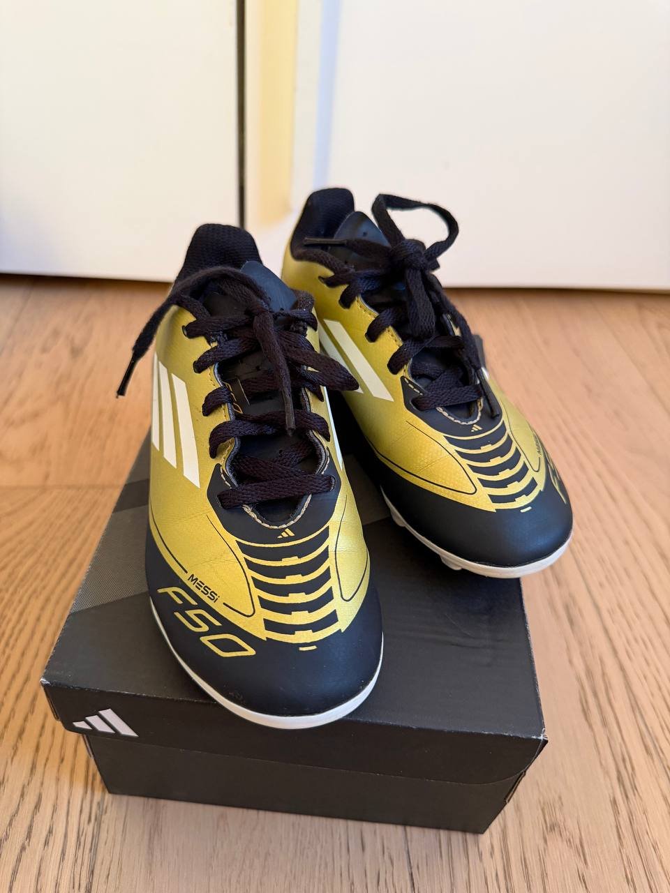 Футбольные бутсы Adidas Messi