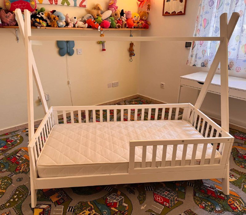 Детская кровать с матрасом