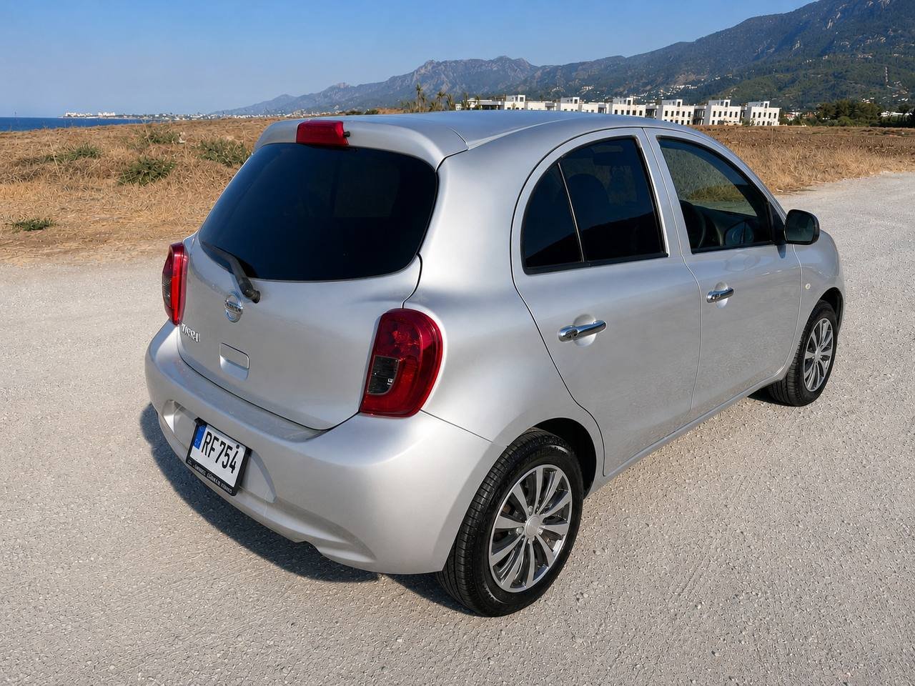 Nissan March 2015 в отличном состоянии