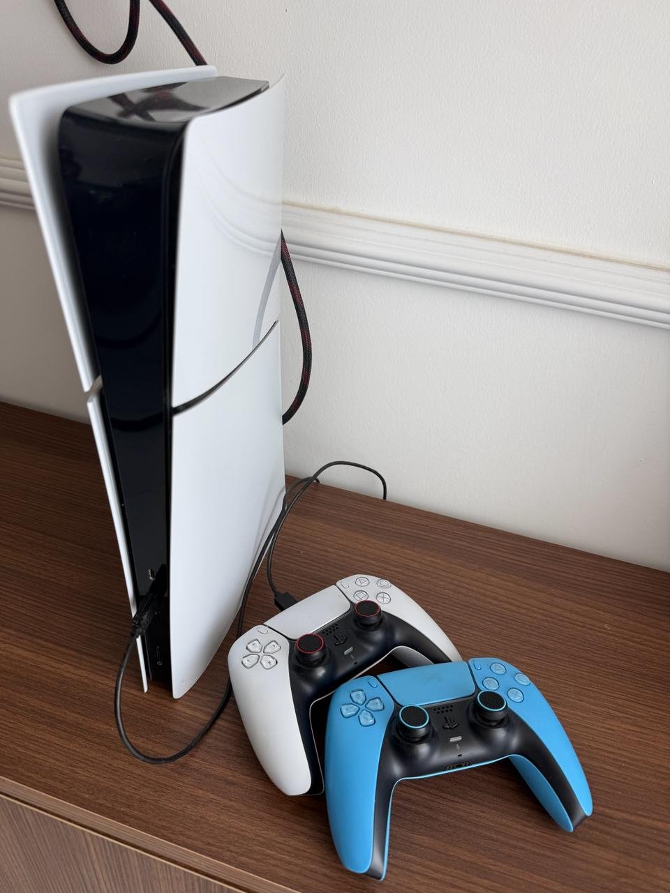 Продам PlayStation 5 slim с джойстиками