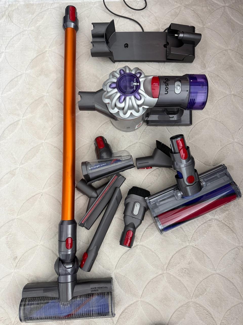 Пылесос Dyson V8 в Искеле