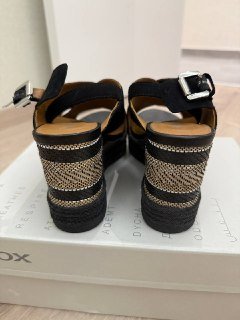Летние босоножки Geox на танкетке